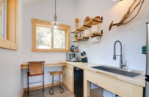 Apple Valley Cabin | Apple Valley Cabin w/Views, Dogs Welcome