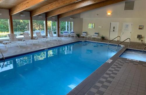 Fish Creek Hotel | AppleCreek Resort-Hotel & Suites