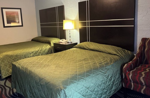 East Cleveland Hotel | Applegate Inn