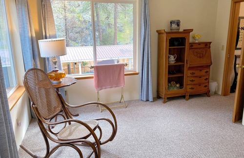 Jacksonville House | Applegate Riverside Retreat
