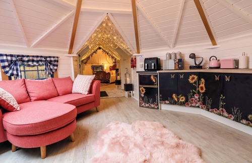 Dolphin Cottage | Applejacks Orchard