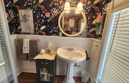 Bellaire Bed & Breakfast | Applesauce Inn B&B