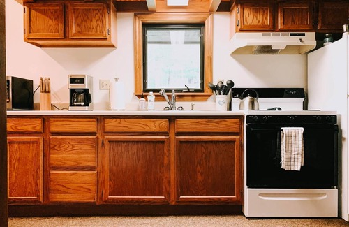 Logan Ski Chalet | Appleseed Cabin, Cozy A-Frame with hot tub