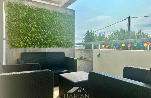 Aytre Apartment | Appt Cosy avec balcon - Plage & commodités à pied - Linge et Ménage Fournis