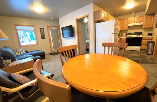 Alyeska House | Apre' Ski One Bedroom -Barren Guest Suite