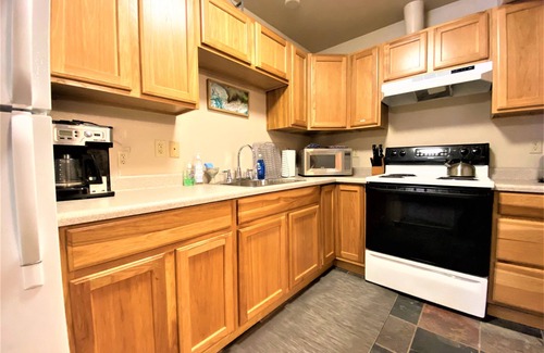 Alyeska House | Apre' Ski One Bedroom -Barren Guest Suite