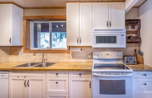 Eagle Lake Ski Chalet | *Apres Chalet*- Ski, Bike or Hike in & out
