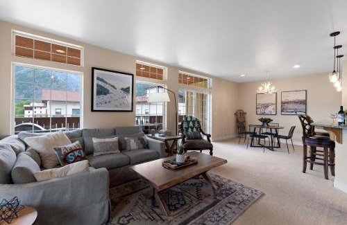 Leavenworth House | Apres Ski Chalet - Meredith Lodging