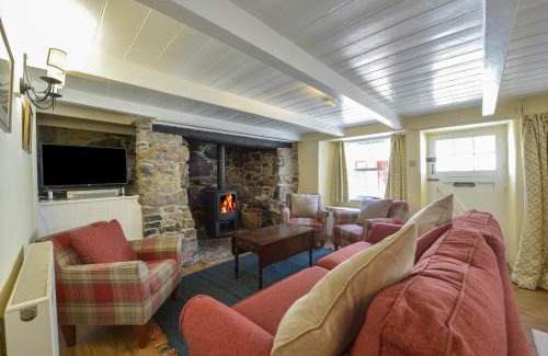 Coverack House | April Cottage