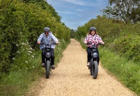 New Forest District House | April Cottage, luxurious accommodation for coast and forest with pool & hot tub