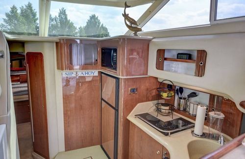 Hendersonville Boat Rental | APRIL SPECIAL! YACHT EXCURSIONS ON OLD HICKORY LAKE- NO OVER NIGHTS -PER HOUR