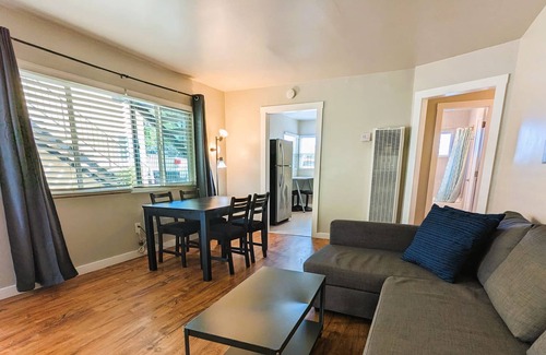 Logan Heights Apartment | Apt #1, 2 bedroom / 1 bathroom, 8 min to Downtown!