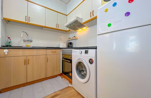 Pineda de Mar Apartment | Apt. 3 pax, community pool, 170 m from the beach and free wifi. Vivalidays Vianka