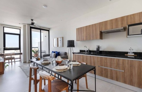 Downtown Cancun Apartment | Apt 402 with stunning Lagoon view w/pool and gym