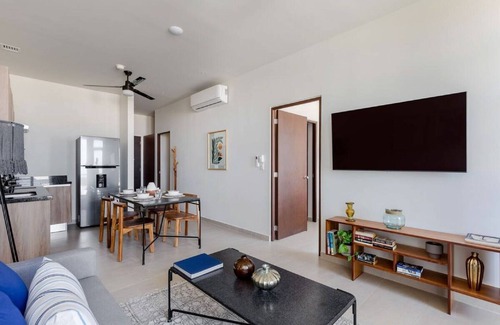 Downtown Cancun Apartment | Apt 402 with stunning Lagoon view w/pool and gym
