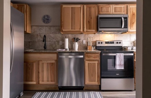 Knoxville Condo | Apt C · ✧Knoxville Historical Hideaway✧ Volunteer Suite