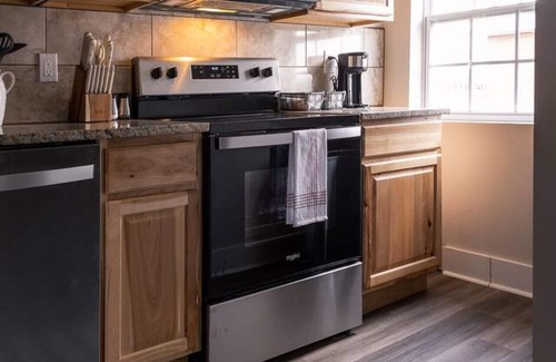 Knoxville Condo | Apt C · ✧Knoxville Historical Hideaway✧ Volunteer Suite