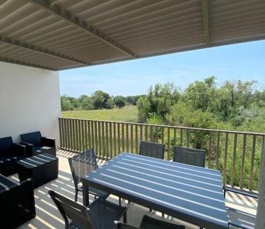 Vias Apartment | Apt clim 4 p clim avec piscine et parking 400 m plages- V0775