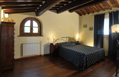 Camucia Apartment | Apt in 19th century farmhouse near Cortona, pool, garden and beautiful views