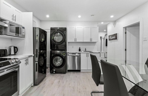 Cote-Des-Neiges—Notre-Dame-De-Grace Apartment | ApT Modern, near metro, 31 days+ fully equiped