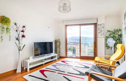 Poio Apartment | APT SOLEADO y SILENCIOSO - GARAJE- A 17 min andando del centro de Pontevedra