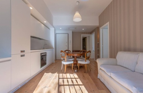 Historic Center Apartment | Apt w/Terrace 10 min walk from Piazza S.Stefano x4