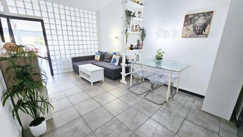 Urbanizacion Puerto de Estepona Apartment | Apto Junto la Playa el Cristo cerca de Puerto