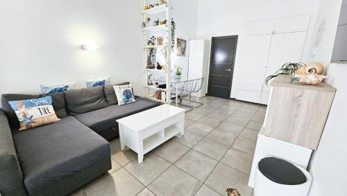 Urbanizacion Puerto de Estepona Apartment | Apto Junto la Playa el Cristo cerca de Puerto