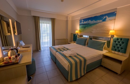 Kemer Resort | AQI Hydros Club