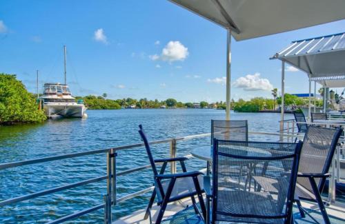 Marathon Cabin | Aqua Lodges at 47th Street