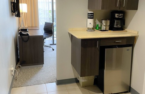 Waikiki Condo | Aqua Palms 306 Condo by RedAwning