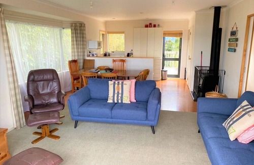 Kuratau Cottage | Aqua Views - Kuratau Holiday Home
