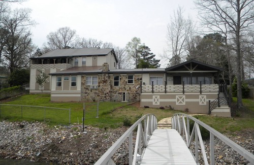 Jasper House | Aqua Vista- Perfect 2 family location