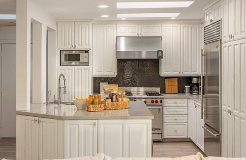 Eastern Malibu Apartment | Aqualina by Stay Awhile Villas