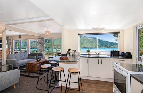 Moetapu Bay Cottage | Aquamarine Dreams - Marlborough Holiday Home