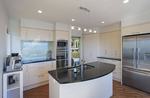 Nelson House | Aquavista - Beautiful Views over Tasman Bay