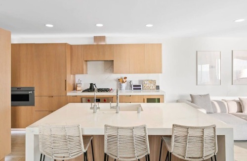 Eastern Malibu House | Aquazzura - By Stay Awhile Villas