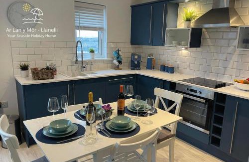Llanelli Apartment | Ar Lan Y Mor - Stunning 2 bed coastal apartment