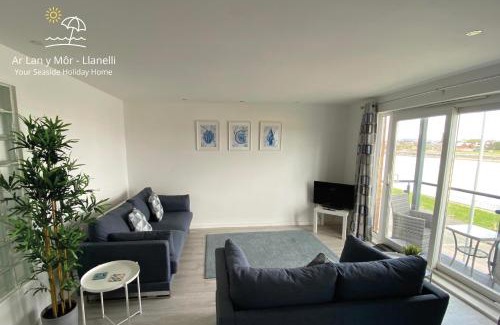 Llanelli Apartment | Ar Lan Y Mor - Stunning 2 bed coastal apartment