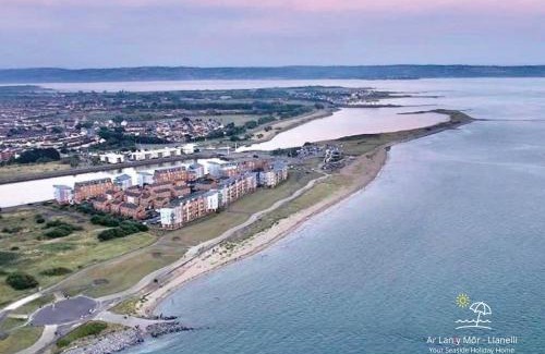 Llanelli Apartment | Ar Lan Y Mor - Stunning 2 bed coastal apartment