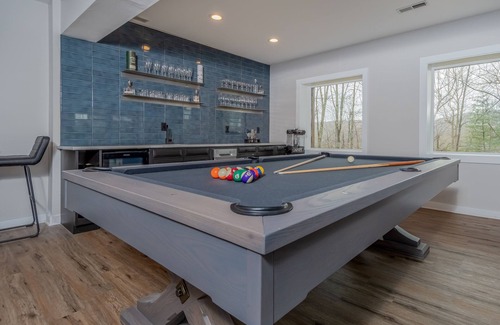 North Glade Hills House | Ar'ya Relaxed Chalet | Dock Slip + Hot Tub