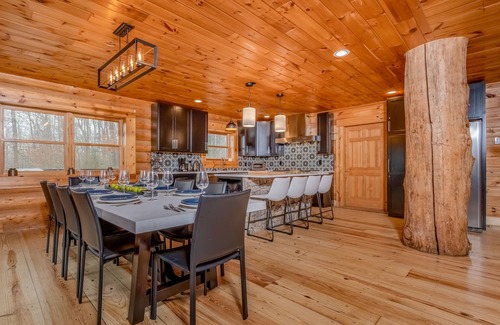 North Glade Hills House | Ar'ya Relaxed Chalet | Dock Slip + Hot Tub