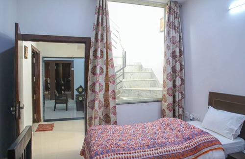 Taj Ganj Bed & Breakfast | Aradhana's Home Stay Deluxe Room
