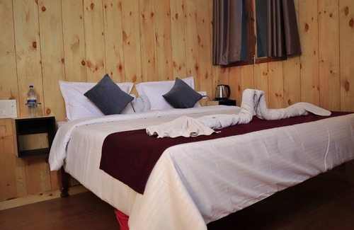 Bhimtal Hotel | Arahnyam Pool Side Cafe & Resort