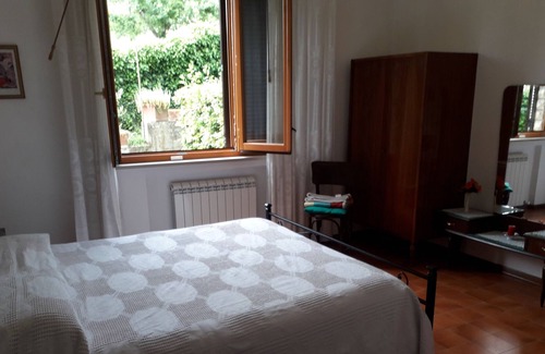 Chianciano Terme Apartment | Aralia house. Large apartment with garden.