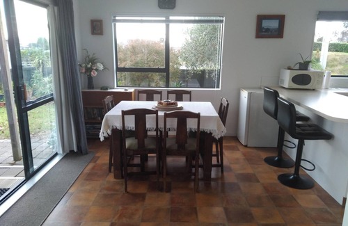 Waimarama Cottage | Arawai - Waimarama Holiday Home