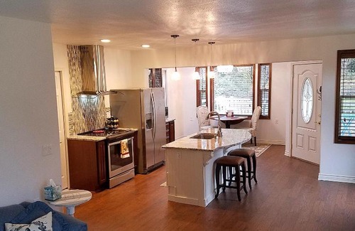 Clinton House | Arbor Rouge Cottage