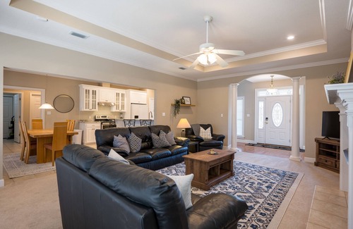 Valdosta House | Arbor Run Oasis: Southern Charm & Modern Elegance