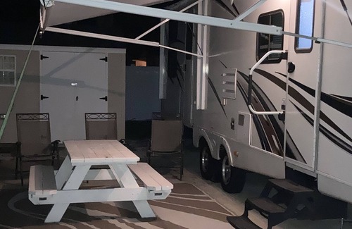 Bayshore Gardens RV Rental | Arbor Terrace Resort
