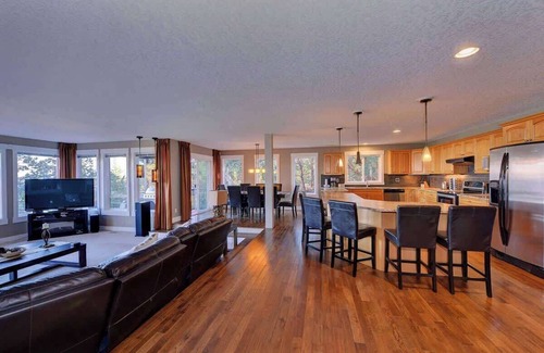 Metchosin House | Arbutus Hill Summary: